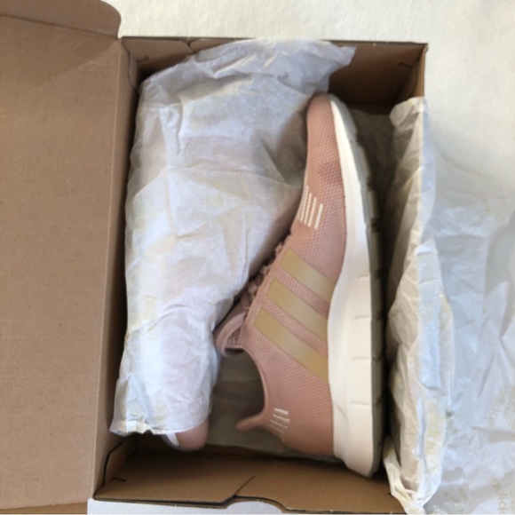 Adidas Swift Run Women’s Ashpea & White Sneaker Running Shoe, size 9 Medium - Picture 15 of 16